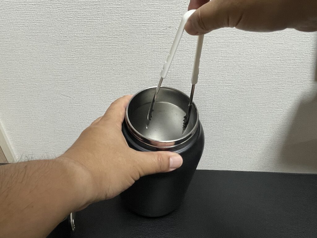 トングも入る